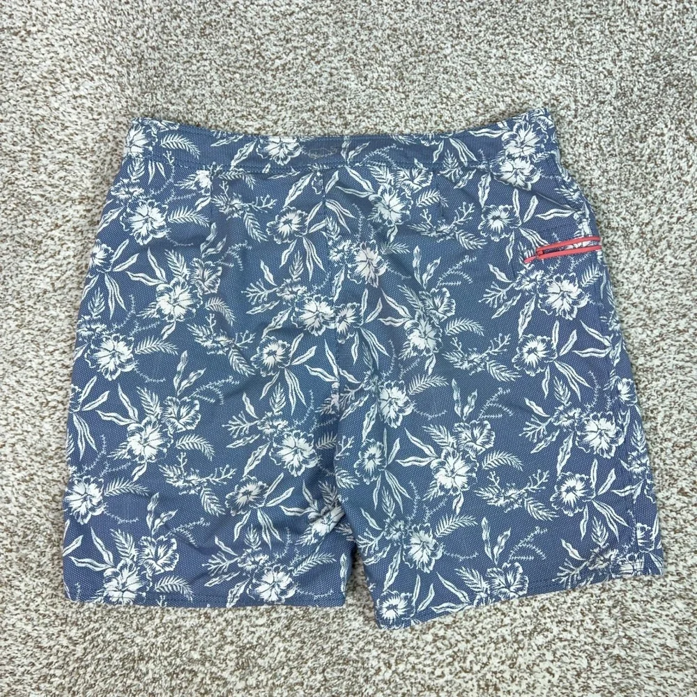 Vineyard Vines Swim Shorts Mens 38 Blue White Floral Board Trunks Beach Swim